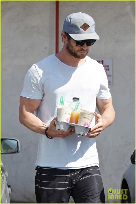 Chris Hemsworths Massive Muscles Can Barely Fit In His Shirt Photo