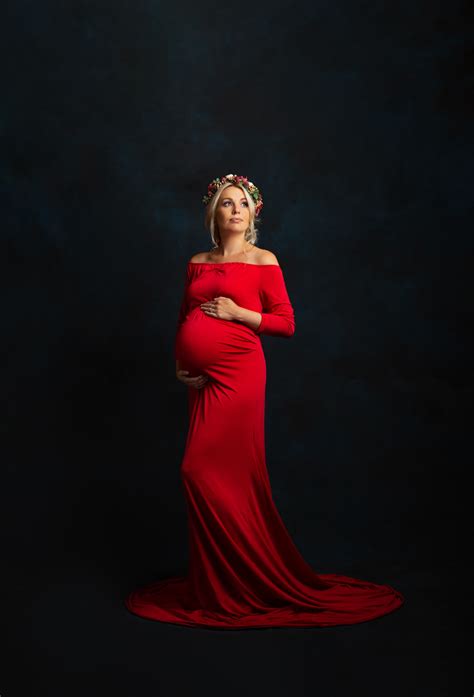 Maternity Photo With Red Dress In 2020 Dresses Maternity Red Dress
