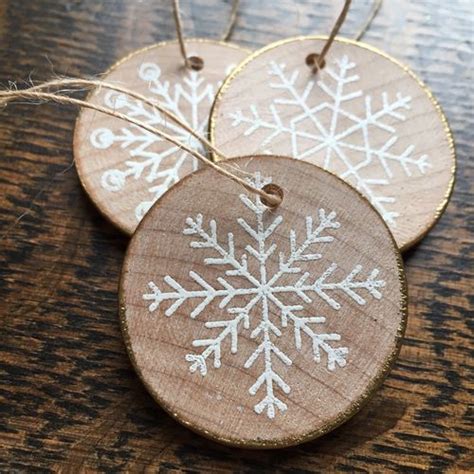 Want even more christmas ornament tutorials?! Christmas Ornaments Made From Wood - Christmas Do It Yourself