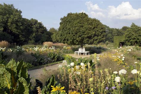 Botanic garden gütersloh 2017 very beautiful. Rundbank und Kugelahorn im Botanischen Garten Gütersloh ...