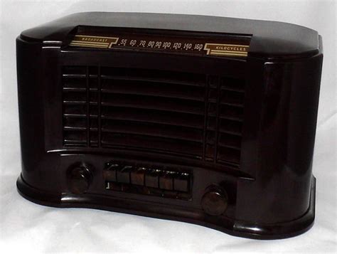 Vintage Truetone Pushbutton Bakelite Table Radio, Model D-… | Flickr