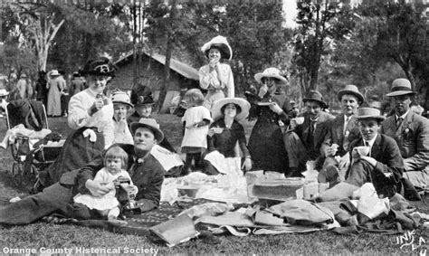 2 Victorian Tea Party Victorian Life Victorian Photos Old Pictures Old Photos Vintage