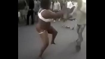 Woman Strips Completely Naked During A Fight With A Man In Nairobi Cbd