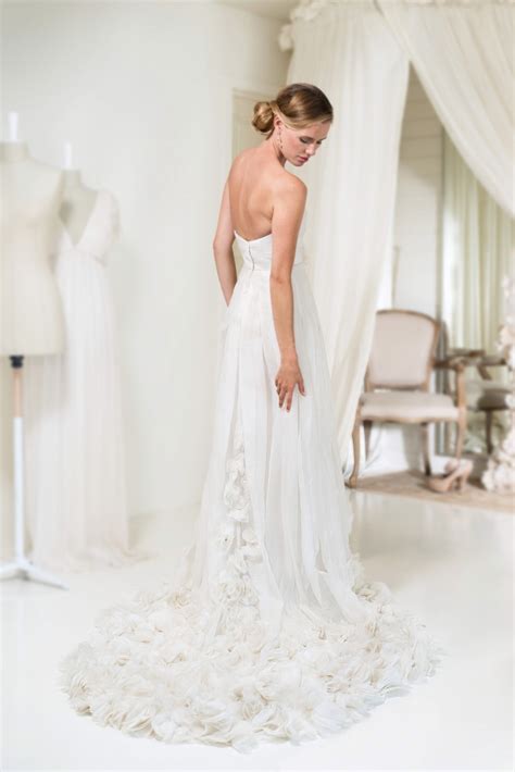 Per un matrimonio da favola, ecco i vestiti delle collezioni sposa 2019 più fashion sulla piazza. Leila Hafzi : la collezione 2015 di abiti da sposa tra ...