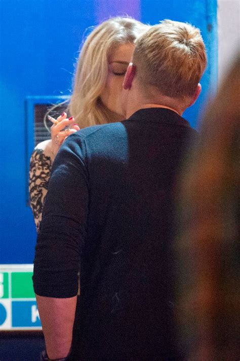 Aussie Cricket Legend Shane Warne Spotted Kissing Mystery Blonde In London Mirror Online
