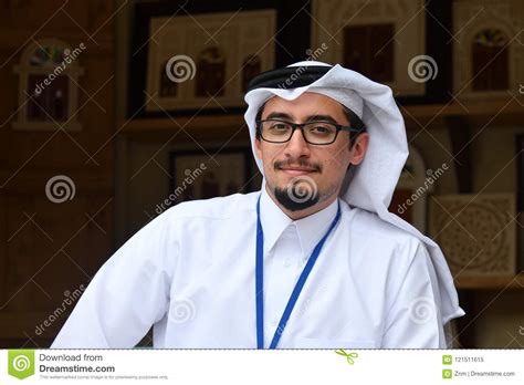 Suits that are complementary pieces of other popular men apparels of recent times, grab the gentelmen's attention all over the world and seen on the fenomenal social media platforms. Mens van Qatar redactionele afbeelding. Afbeelding ...