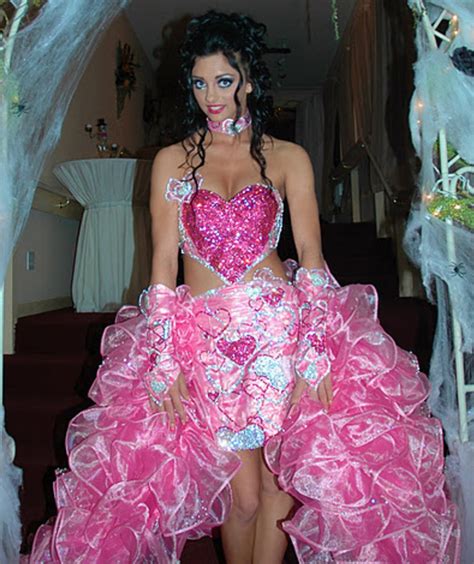 14 Of The Weirdest Wedding Dresses Ever