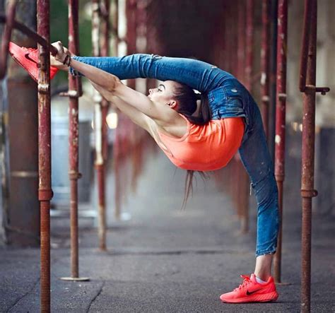 Flexible Girls Acro Flexibility Ballet Dance Canning World Outdoor Decor Fitness