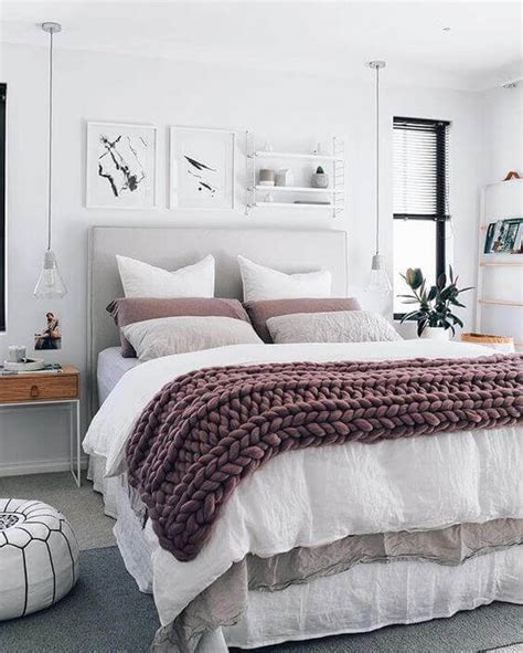 Choose from fitted sheets or flat sheets in a range of sizes, depths and soft colours. 8 Clean White Bedroom Ideas - Houspire