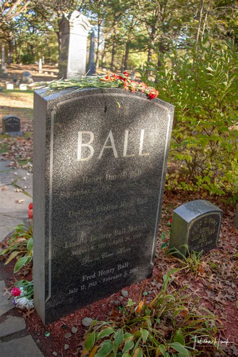 Top 25 Famous Graves To Visit Famous Celebrity Infamous Grave Photos