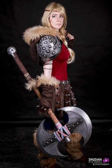 Astrid Cosplay In 2020 Astrid Cosplay Amazing Cosplay Fantasy Cosplay