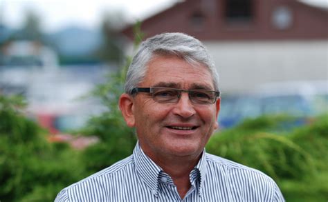 Vi svarer så raskt som mulig innenfor vanlig arbeidstid. Meiner kommunen burde vore språknøytral - LNK-nytt