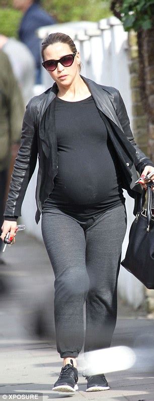 Rachel Stevens Packs In Some Last Minute Shopping Before Her Due Date Arrives Daily Mail Online