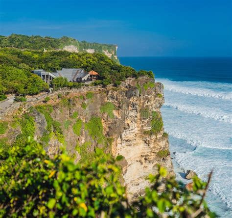 Karangasem, kabupaten karangasem, bali 80852, индонезия. Pura Luhur Uluwatu Temple, Bali, Indonesia. Amazing ...