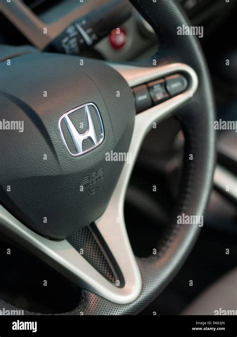 Honda Civic Hybrids Steering Wheel Stock Photo Alamy