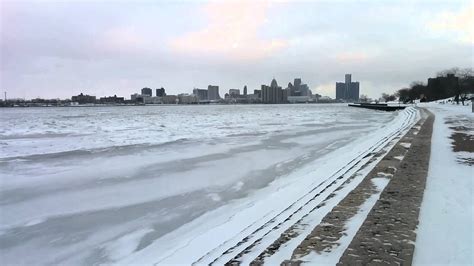 Snow The Frozen Detroit River Youtube