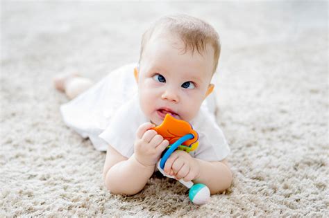 Schielen bei Babys: Lieber früh checken lassen? | Eltern.de