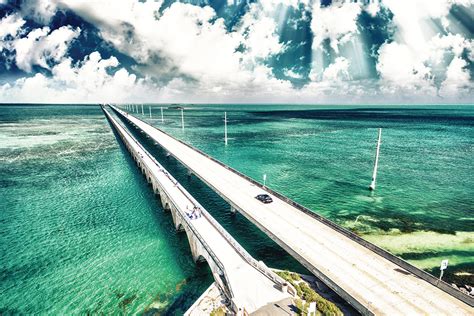 En la edificación —cercana a la playa cbs miami difundió que se estaban llevando a cabo rescates de residentes atrapados. De Miami a Cayo Hueso - Us Traveler