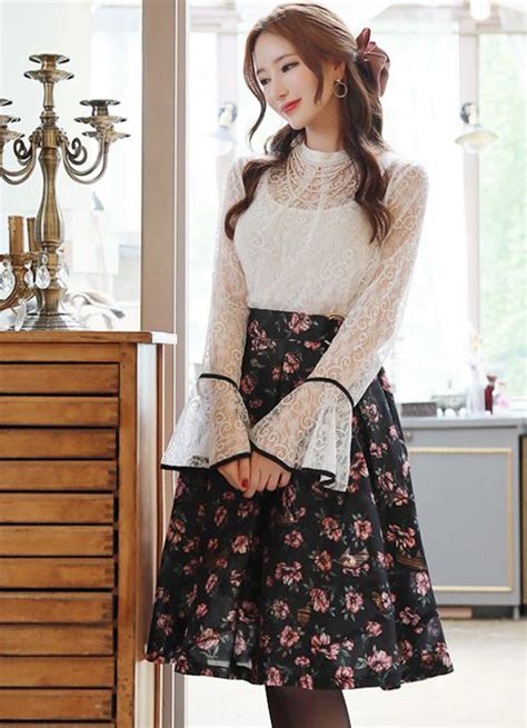 Black Trim Line Bell Sleeve Lace Blouse Styleonme ファッション エレガンスファッション 韓国ファッション