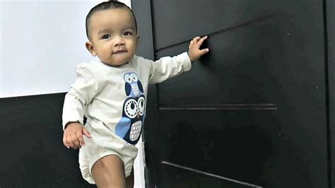 Perkembangan Bayi Umur 10 Bulan Geleng Kepala Kata Pertama Dan Joget