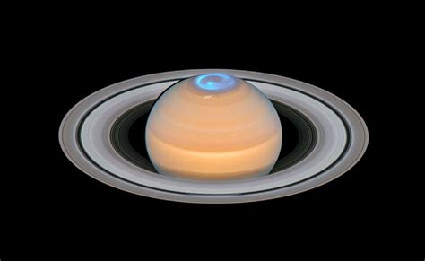 Les énormes aurores boréales de Saturne, capturées par ...