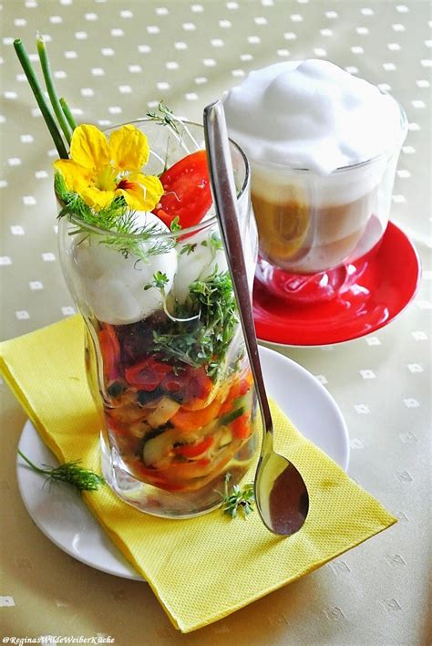 Reginas Wilde Weiber Küche Ei im Glas mit frischen Kräutern und Gemüse