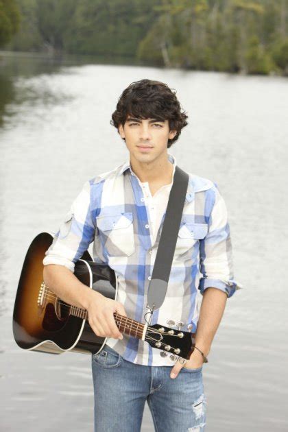 Joe Jonas In Una Foto Promozionale Di Camp Rock 2 174963 Movieplayer It