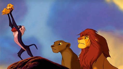 Het etui heeft een hippe afbeelding van lion king. Circle of life: The Lion King returns to reign in new ...