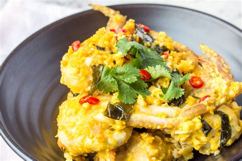 The egg white has a sharp salty taste and the yolk is rich and fatty. Salted Egg Yolk Crabs | Asian Inspirations
