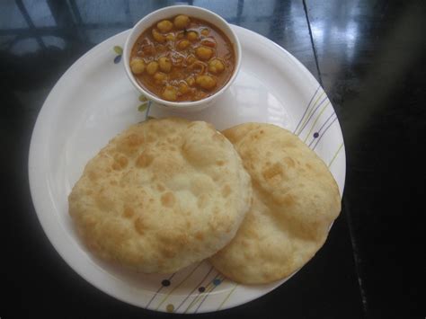 Sitaram chole bhature has always been my favourite and i always loved them because of their taste. Yummy Indian Veg recipes: Chole Bhature / Chana Bhatura