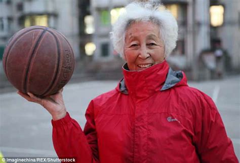 83 Year Old Chinese Basketball Granny Shoots Hoops Daily Mail Online