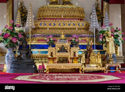 Thai Buddhist Altar Fotografías E Imágenes De Alta Resolución Alamy
