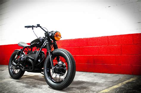 Append content without editing the whole page source. Blitz BMW R75/5 Bobber