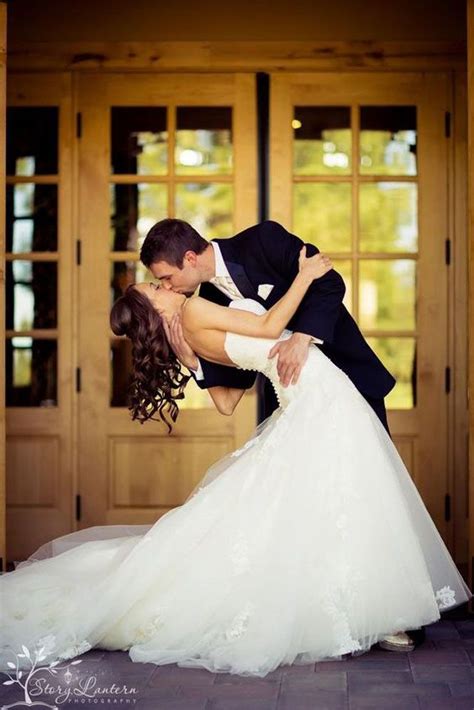 48 Most Creative Wedding Kiss Photos Wedding Picture Poses Romantic