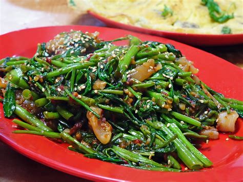 Cara membuat mie kangkung yang gurih bagi anda yang bingung ingin membuat makanan yang spesial untuk keluarga. 11 Resep Olahan Kangkung yang Enak dan Sehat | Blog Sayurbox