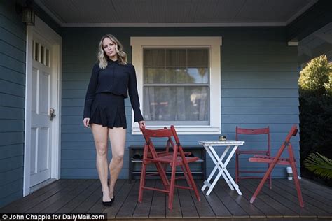 Danielle Savre Shows Off Her Craftsman Style Home On Dailymail Tv