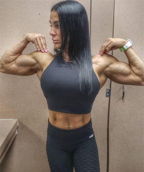 Pin By Dak On Fitness Inspiration Female Biceps Muscle Girls