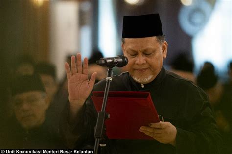 Dalam pada itu, di kuala terengganu, menteri besar profesor dr ahmad samsuri berikrar memastikan gangguan terhadap. Kelantan: Senarai Menteri Besar, Timbalan Menteri Besar ...