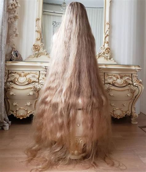 Siapa bilang rambut panjang identik dengan feminin? 'Rapunzel' tak potong rambut 28 tahun - Dunia | mStar