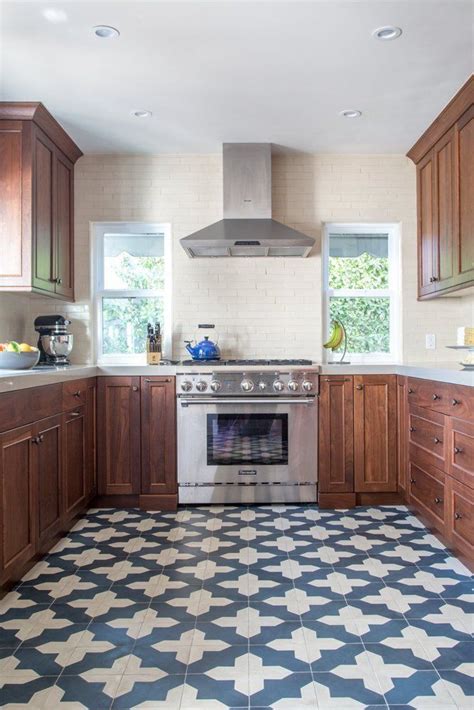A Gorgeous Tiled Kitchen Floor Kitchen Floor Tile Patterns Modern