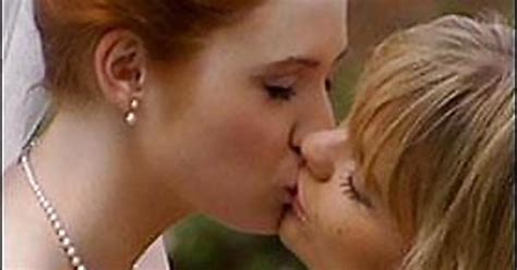Karen Gillan Lesbian Kiss Lq Imgur