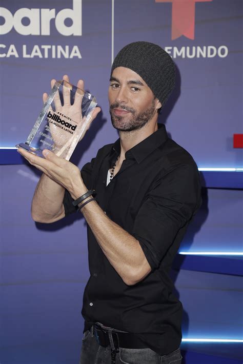 Enrique Iglesias Emocionado Tras Recibir El Premio De Artista Latino