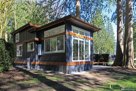 I've always wanted to stay in a tiny house, cabin, or a cottage instead of a motel or hotel while traveling. TINY HOUSE TOWN: The Salish Luxe Tiny House by Wildwood ...