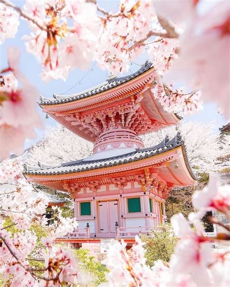Preciosa Imagen Del Templo Tsubosaka Dera En La Prefectura De Nara 📍 ⠀ 📷 Loiclagarde