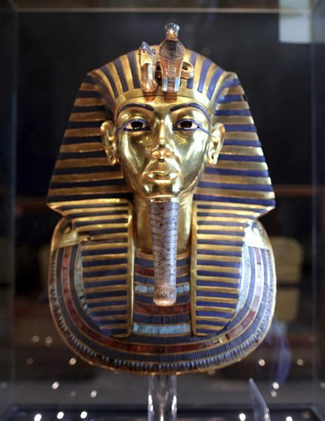 Investigan Los Daños De La Máscara De Tutankamón Tras Pegarla Con Pegamento
