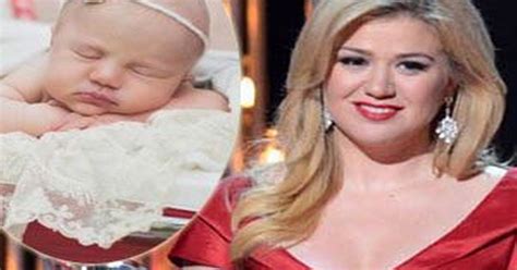 Kelly Clarkson Introduces Her Daughter River Rose With Most Adorable First Snap Ok Magazine