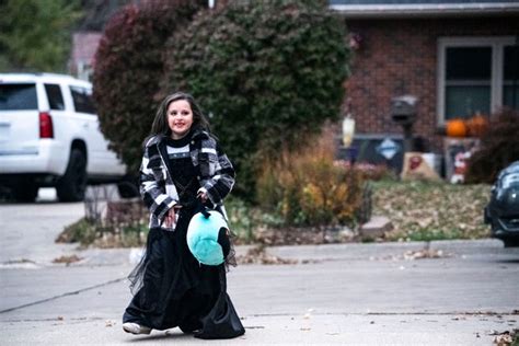 photos trick or treating on beggar s night in windsor heights