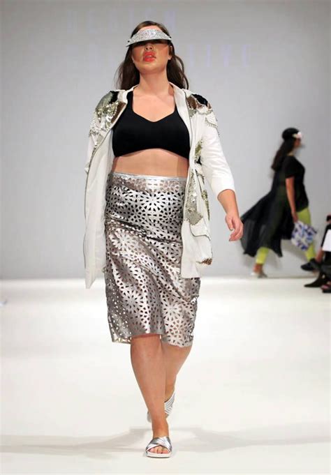 Plus-Size Models Walks the Runway at London Fashion Week ...