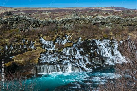 Hraunfossar Wasserfälle In Island Bei Husafell Und Reykholt Am