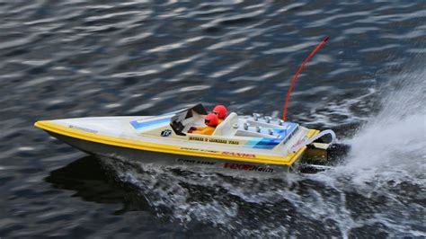 Rc Boat Kyosho Viper With 4s Youtube